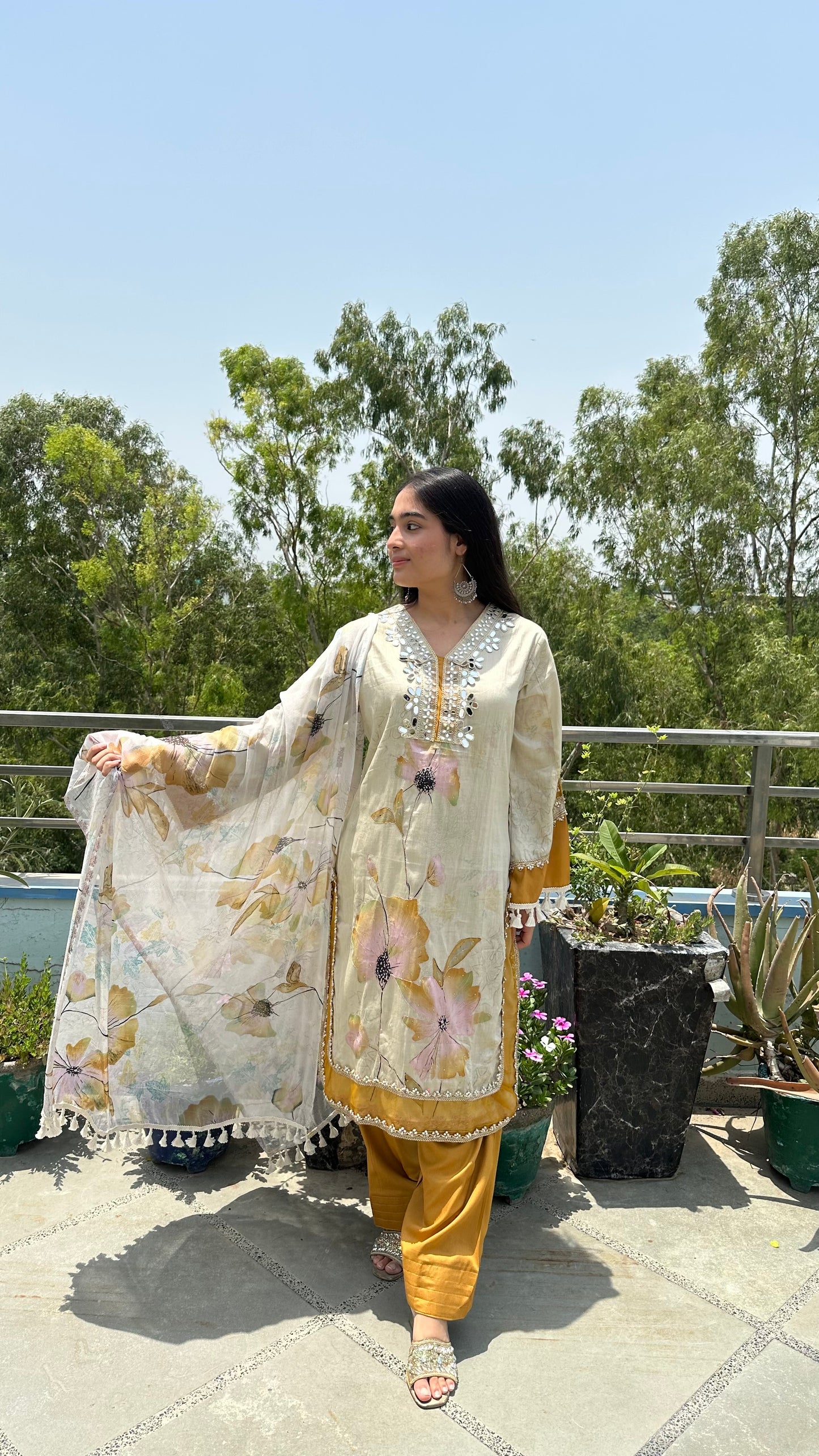 CREAM MIRROR FARSHI SETS